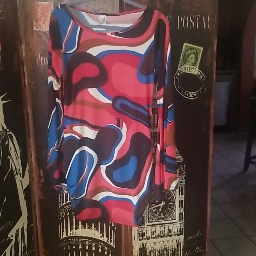 Swirly Printed Top. NWOT
